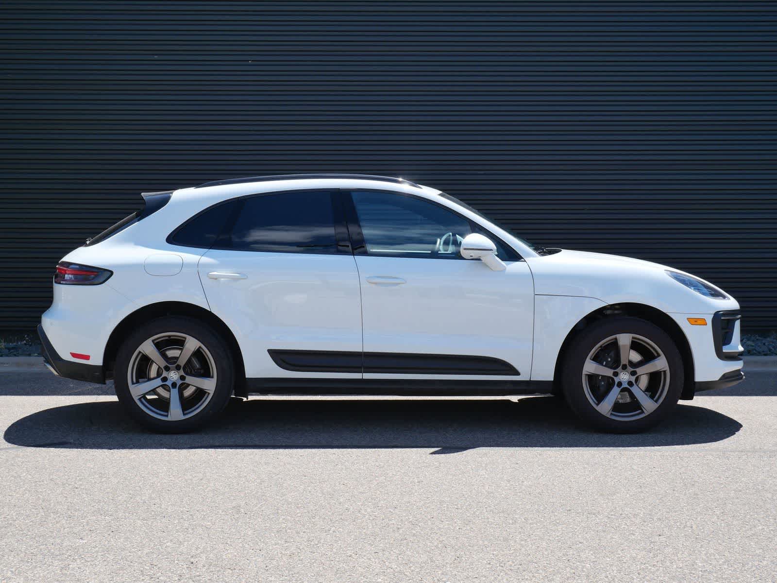 Thumbnail: 2025 Porsche Macan - 27