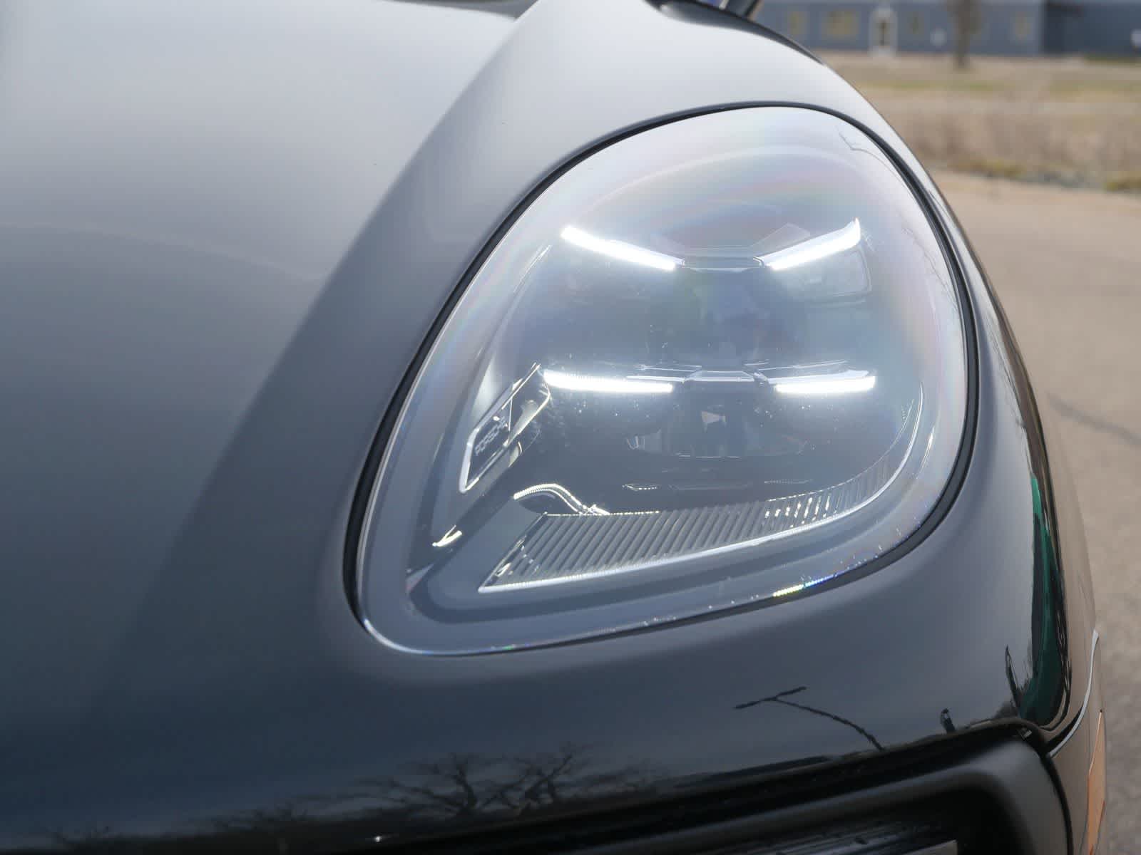 Thumbnail: 2026 Porsche Macan - 6
