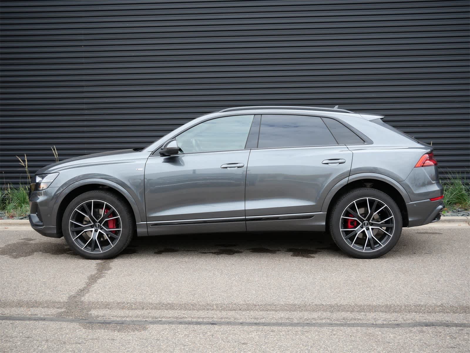 Thumbnail: 2021 Audi Q8 - 2