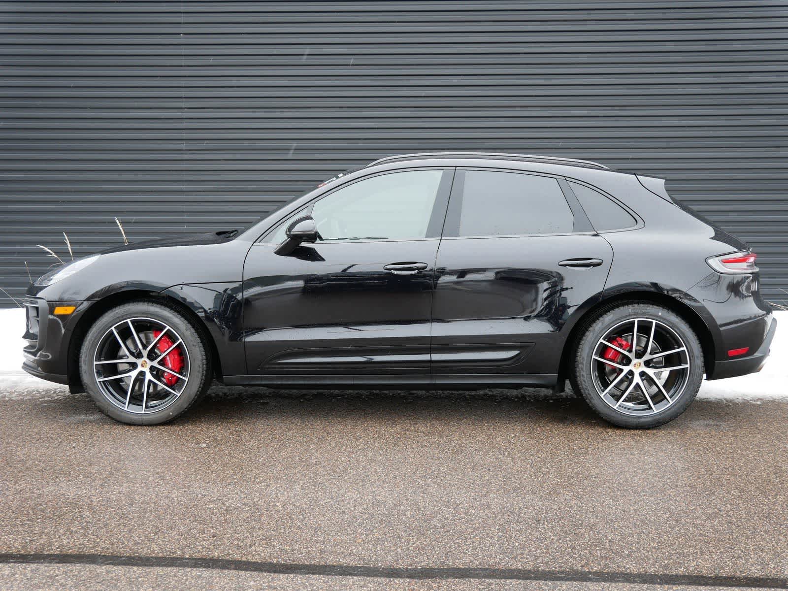 Thumbnail: 2025 Porsche Macan - 2