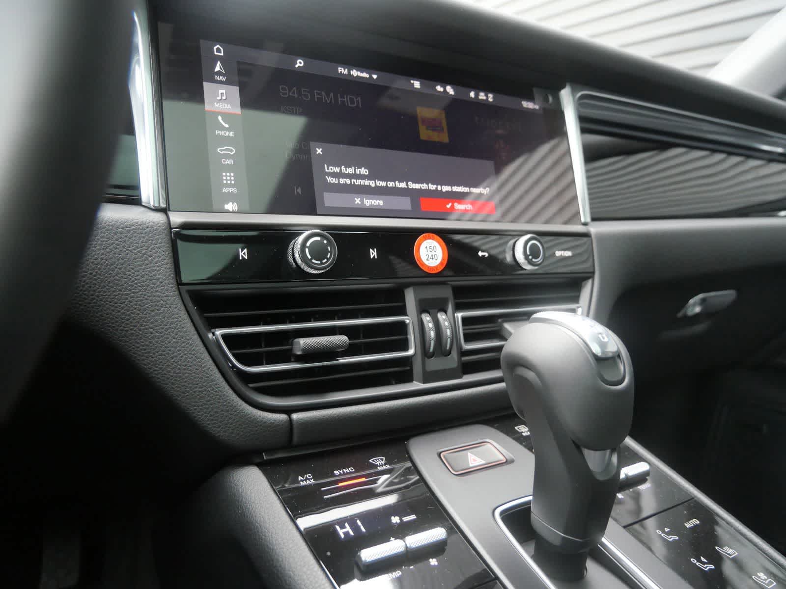 Thumbnail: 2026 Porsche Macan - 27