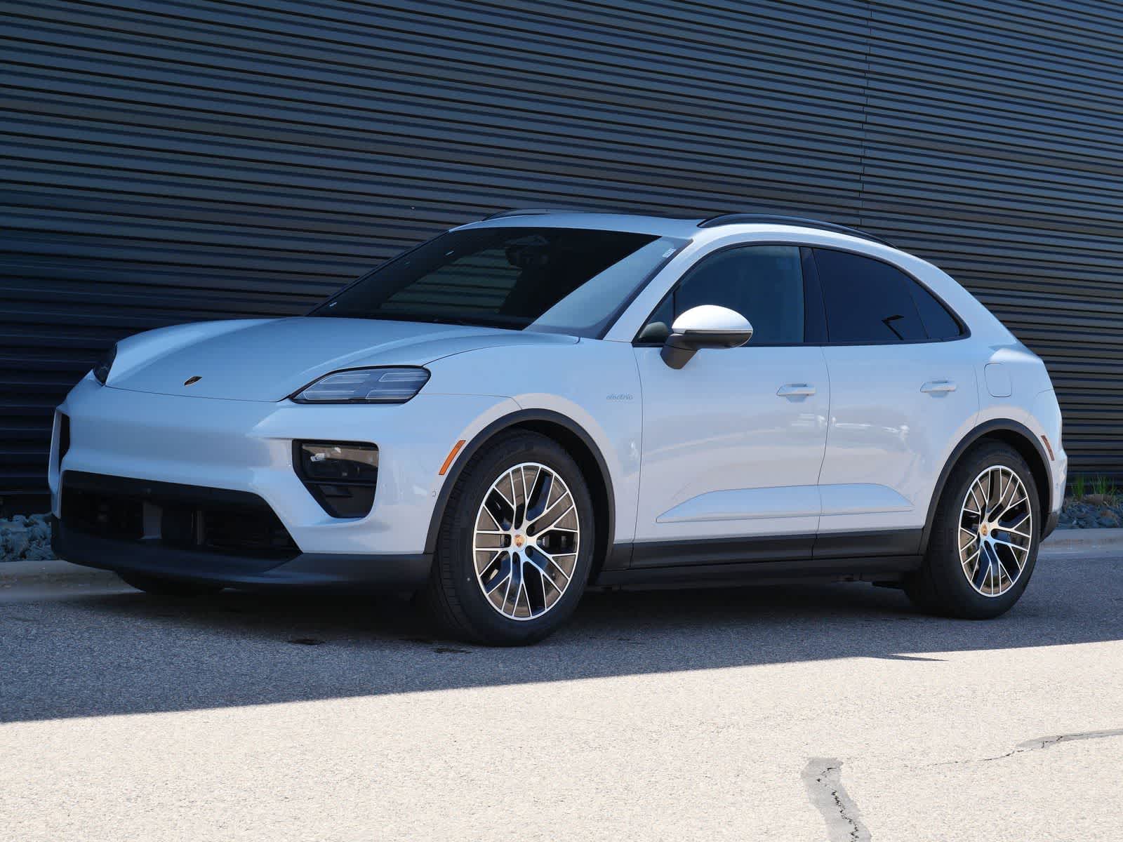 Thumbnail: 2026 Porsche Macan - 1
