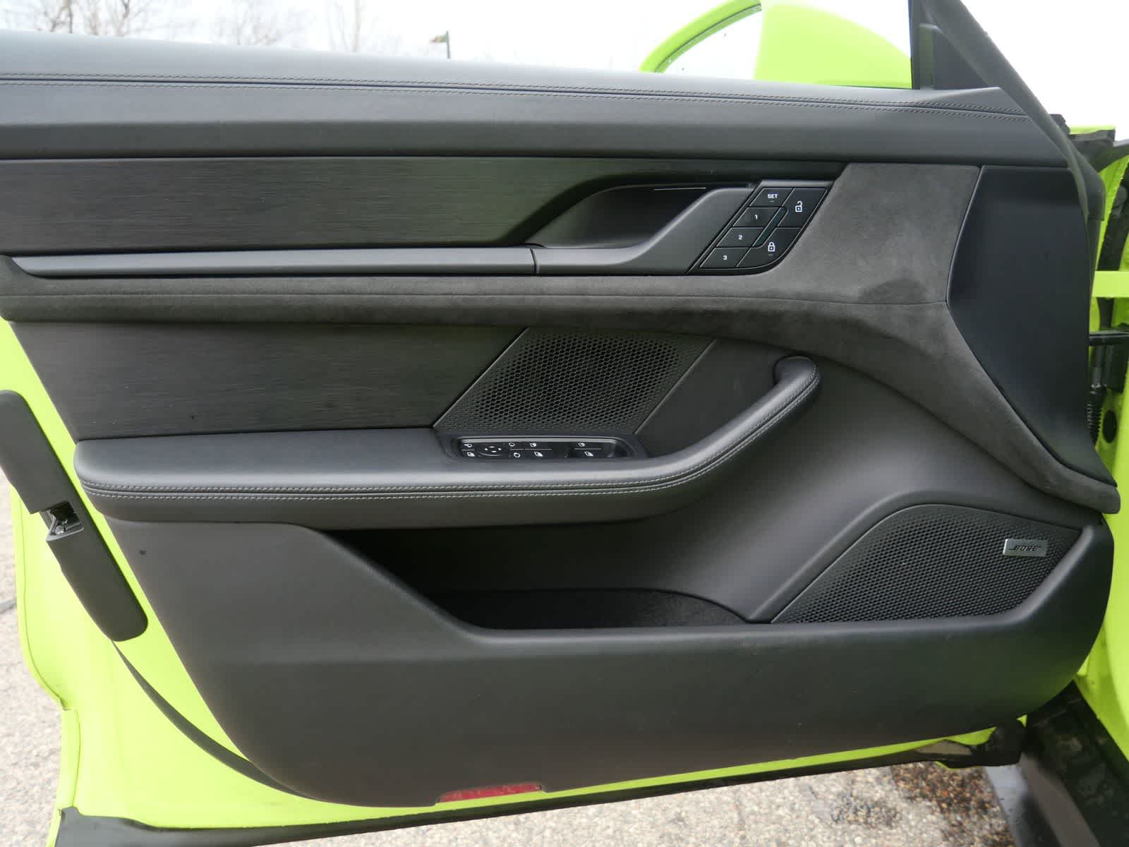 Thumbnail: 2022 Porsche Taycan - 9