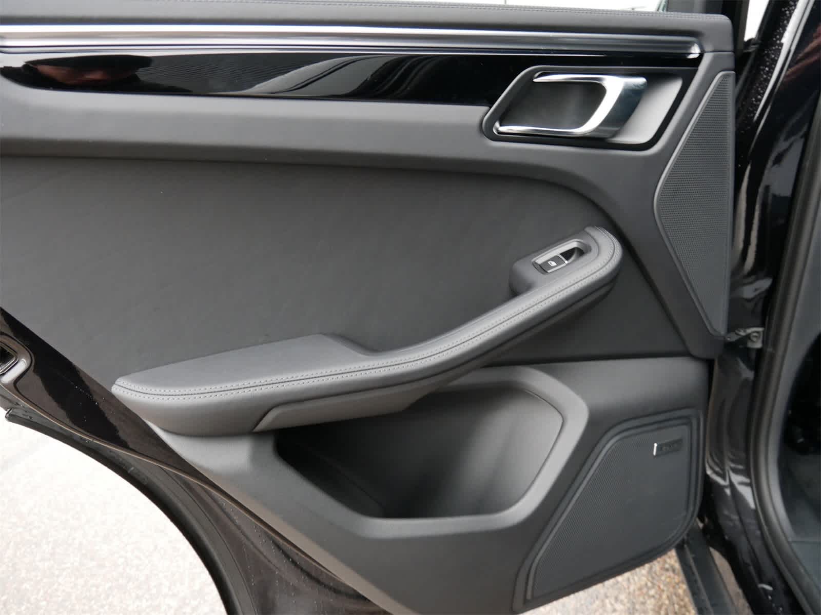 Thumbnail: 2025 Porsche Macan - 11