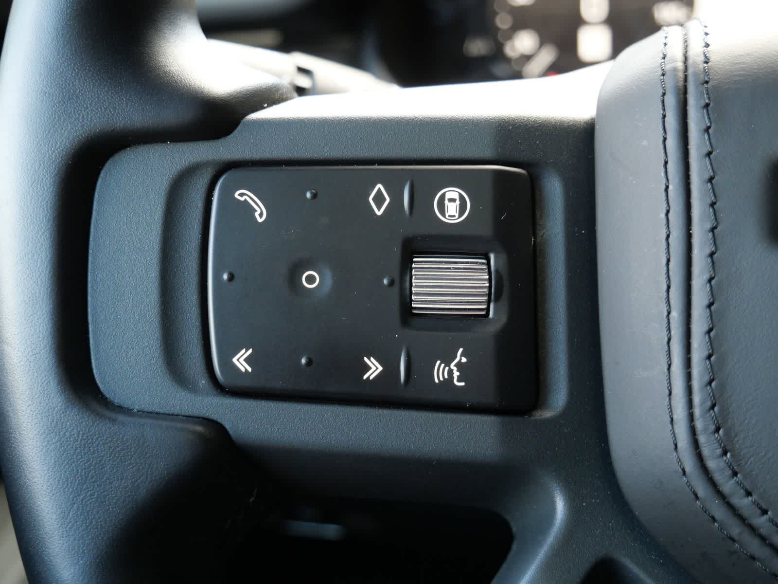 Thumbnail: 2024 Land Rover Defender - 24