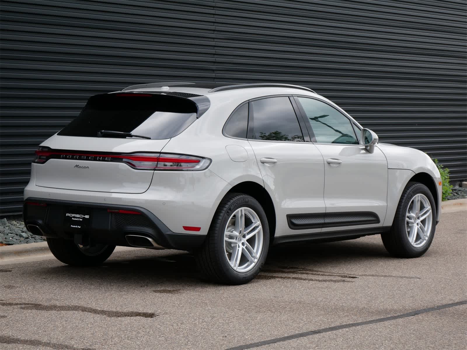 Thumbnail: 2025 Porsche Macan - 23