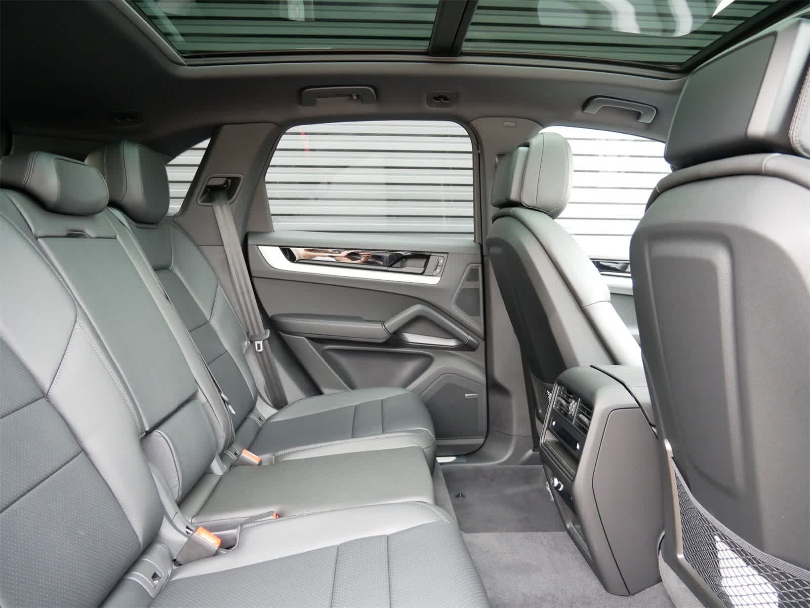 Thumbnail: 2026 Porsche Cayenne - 27