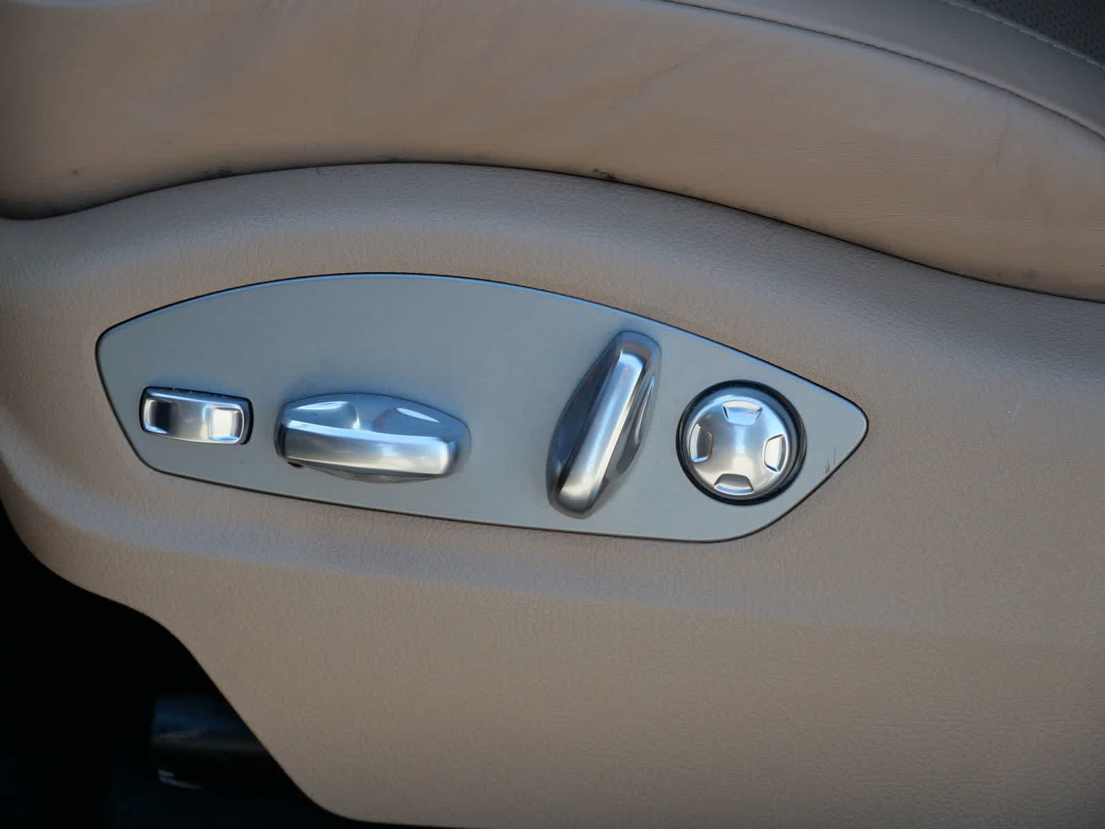 Thumbnail: 2024 Porsche Macan - 10