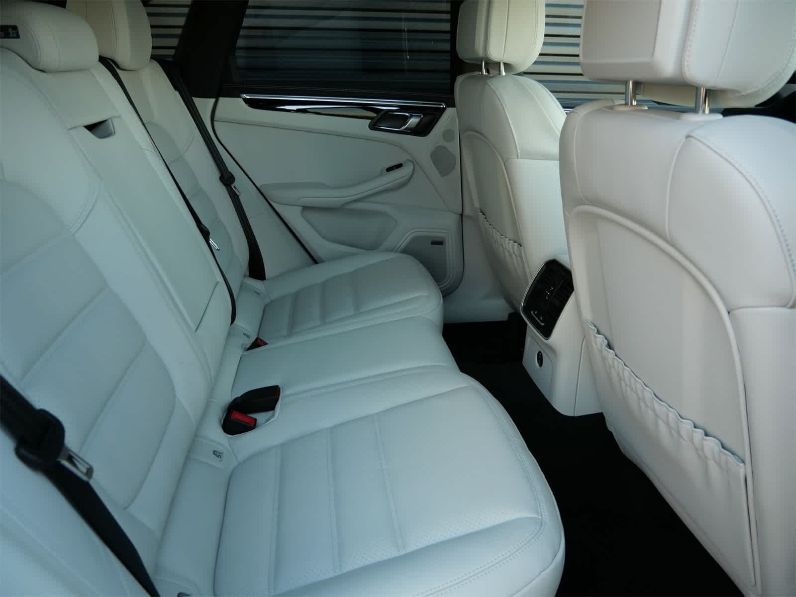 Thumbnail: 2026 Porsche Macan - 28