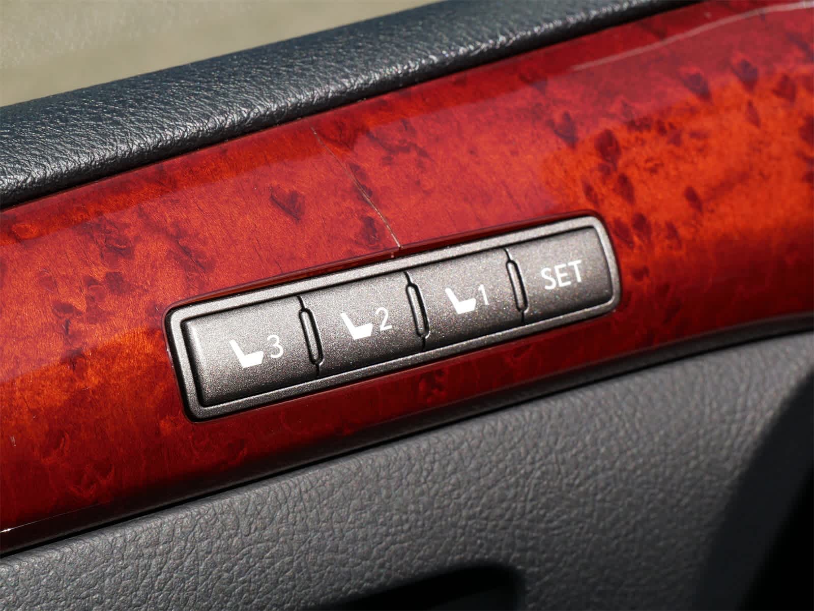 2011 Lexus LX 570 12
