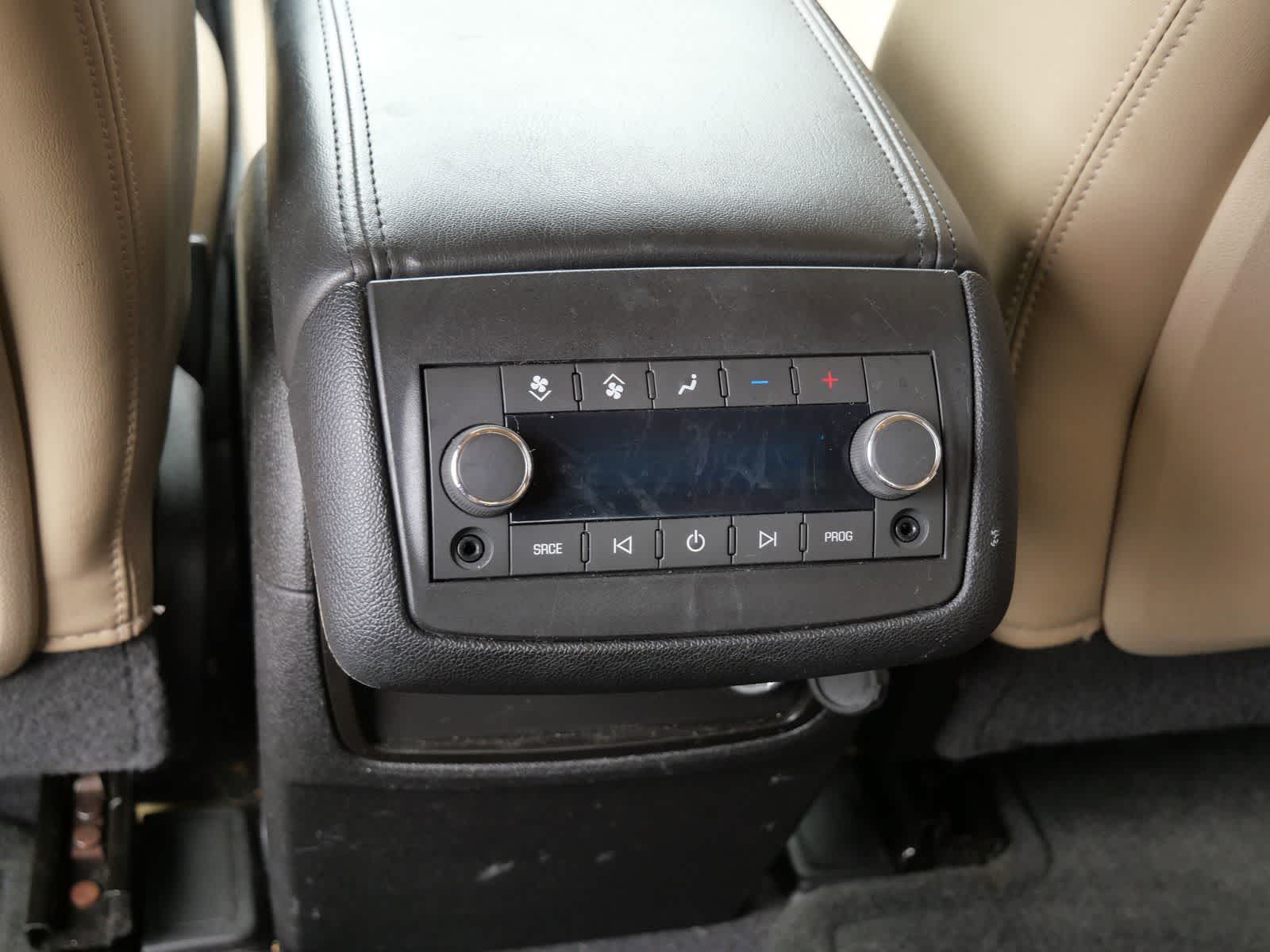 Thumbnail: 2011 Chevrolet Traverse - 13
