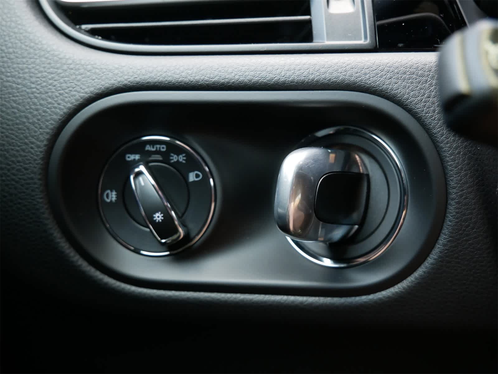 Thumbnail: 2025 Porsche Macan - 22