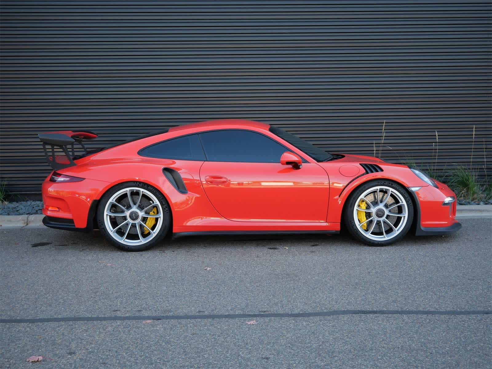 Thumbnail: 2016 Porsche 911 - 25