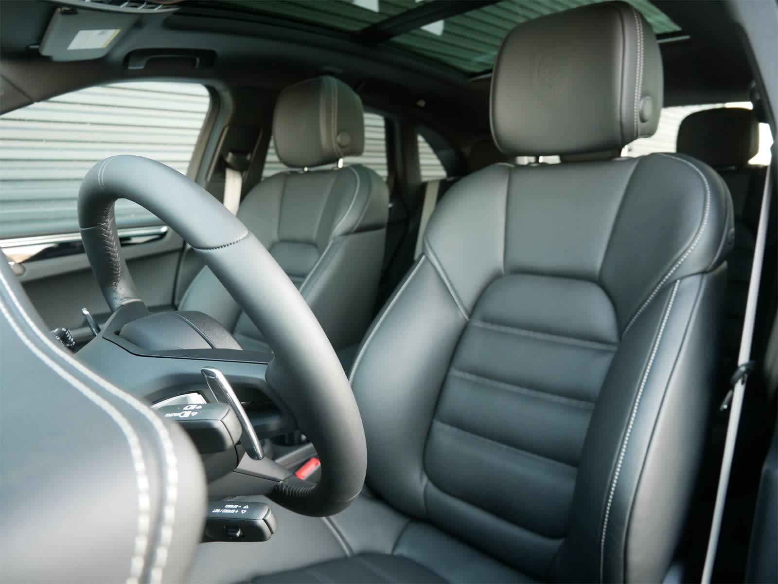 Thumbnail: 2025 Porsche Macan - 5