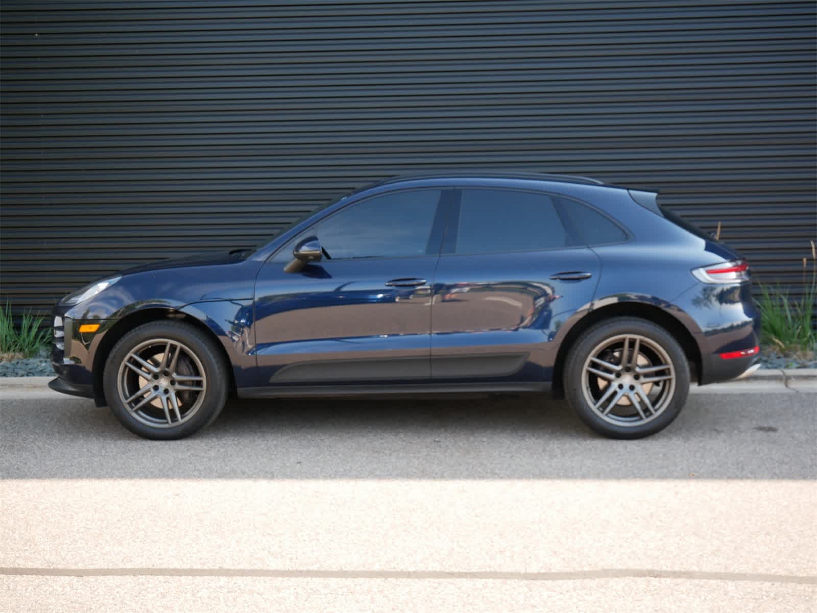 Thumbnail: 2021 Porsche Macan - 2