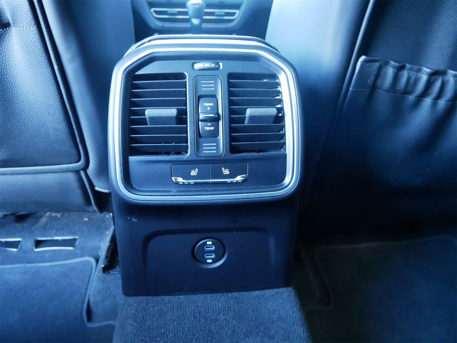 Thumbnail: 2022 Porsche Macan - 13