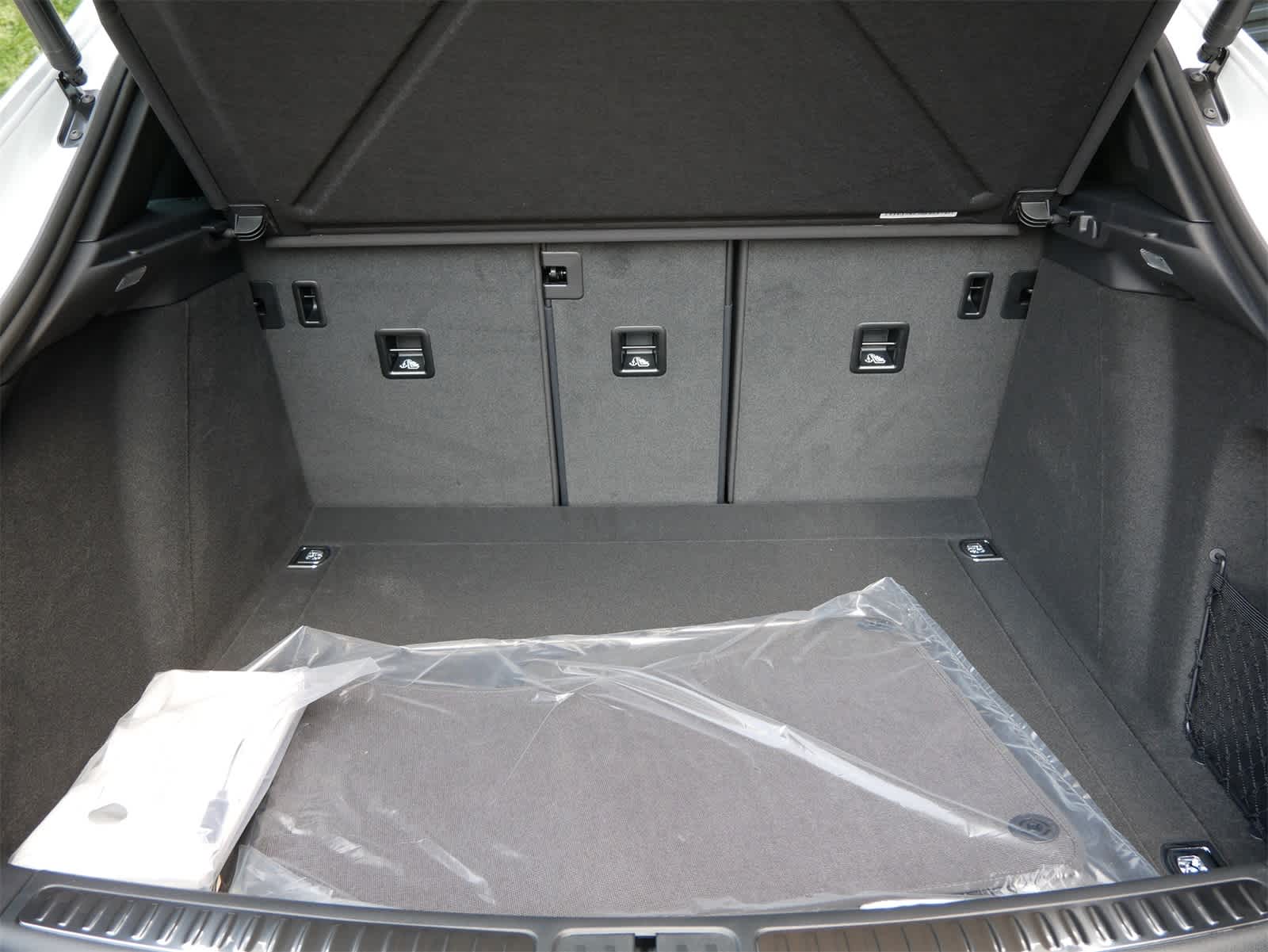 Thumbnail: 2025 Porsche Macan - 7