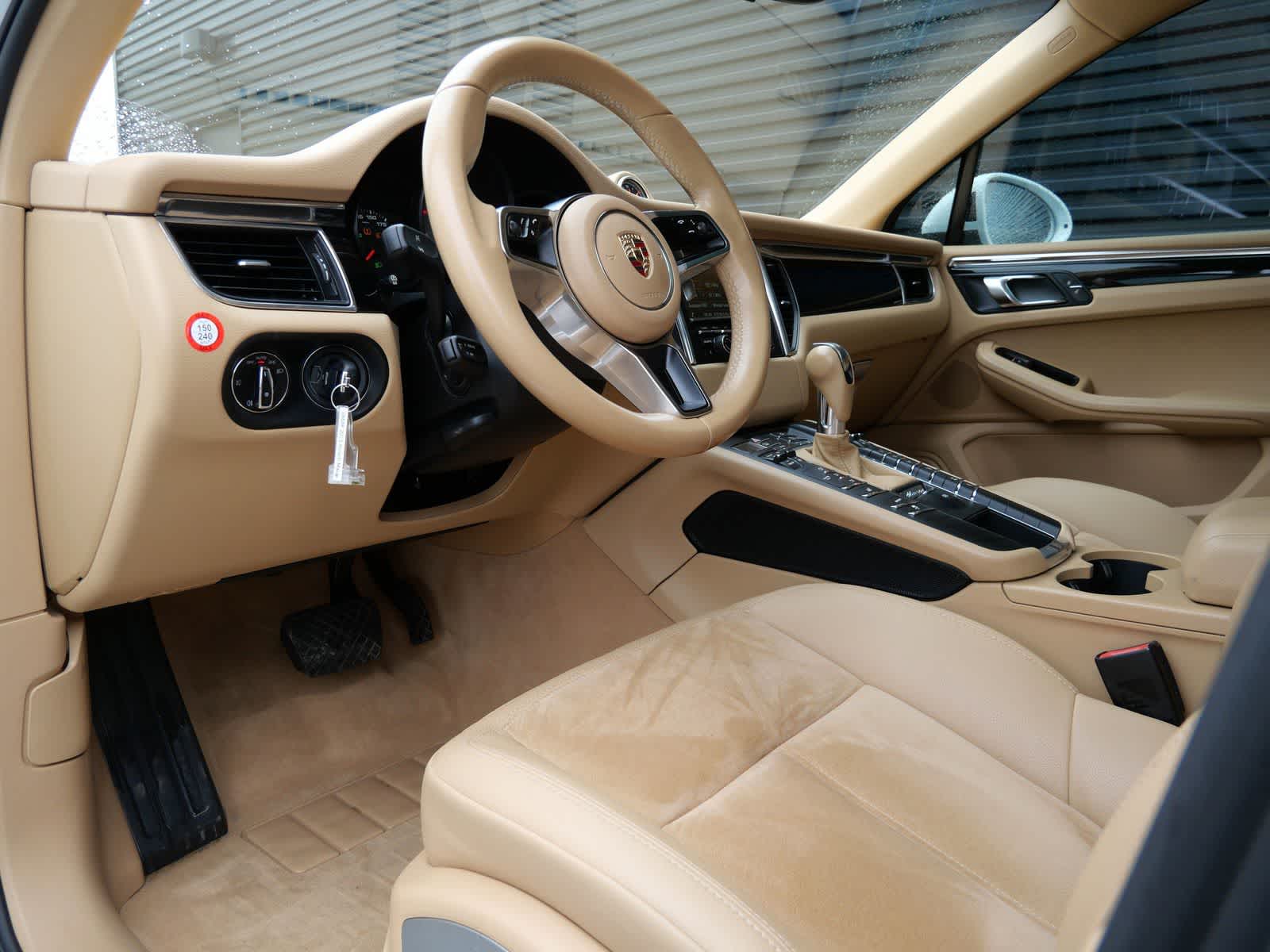 Thumbnail: 2015 Porsche Macan - 4