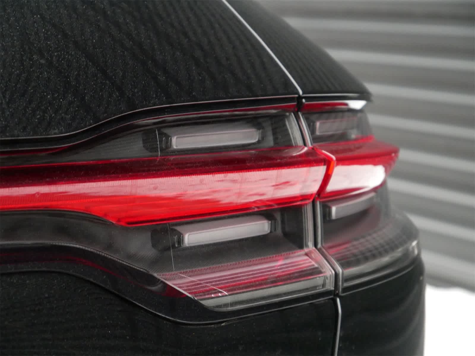 Thumbnail: 2025 Porsche Macan - 8