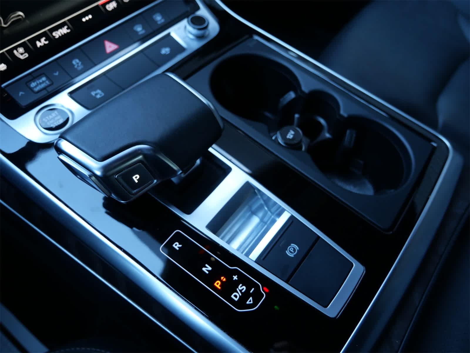 Thumbnail: 2021 Audi Q8 - 16