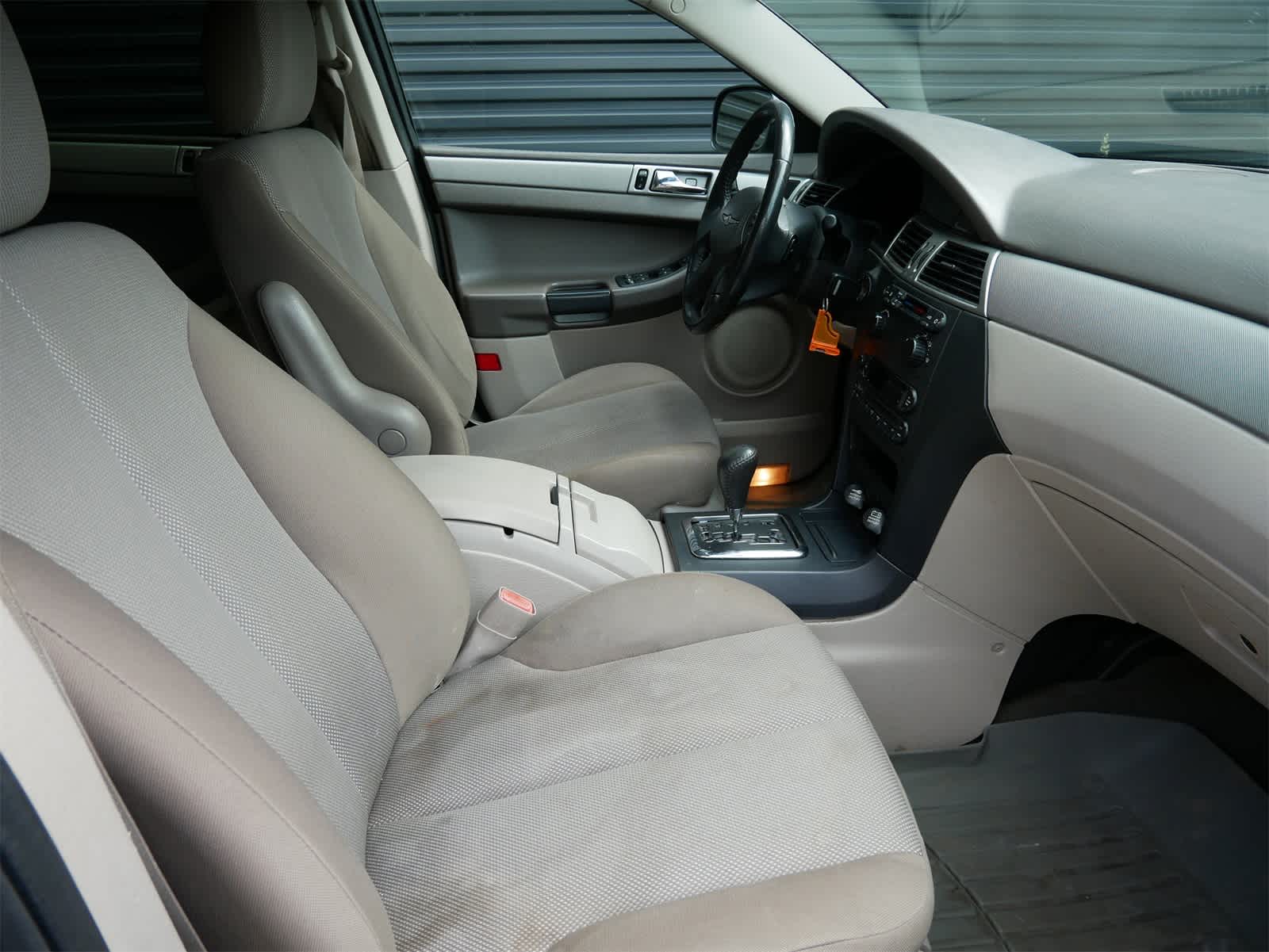Thumbnail: 2006 Chrysler Pacifica - 29