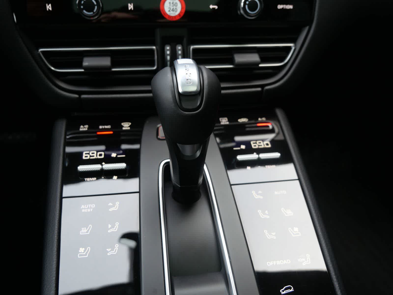 Thumbnail: 2026 Porsche Macan - 26