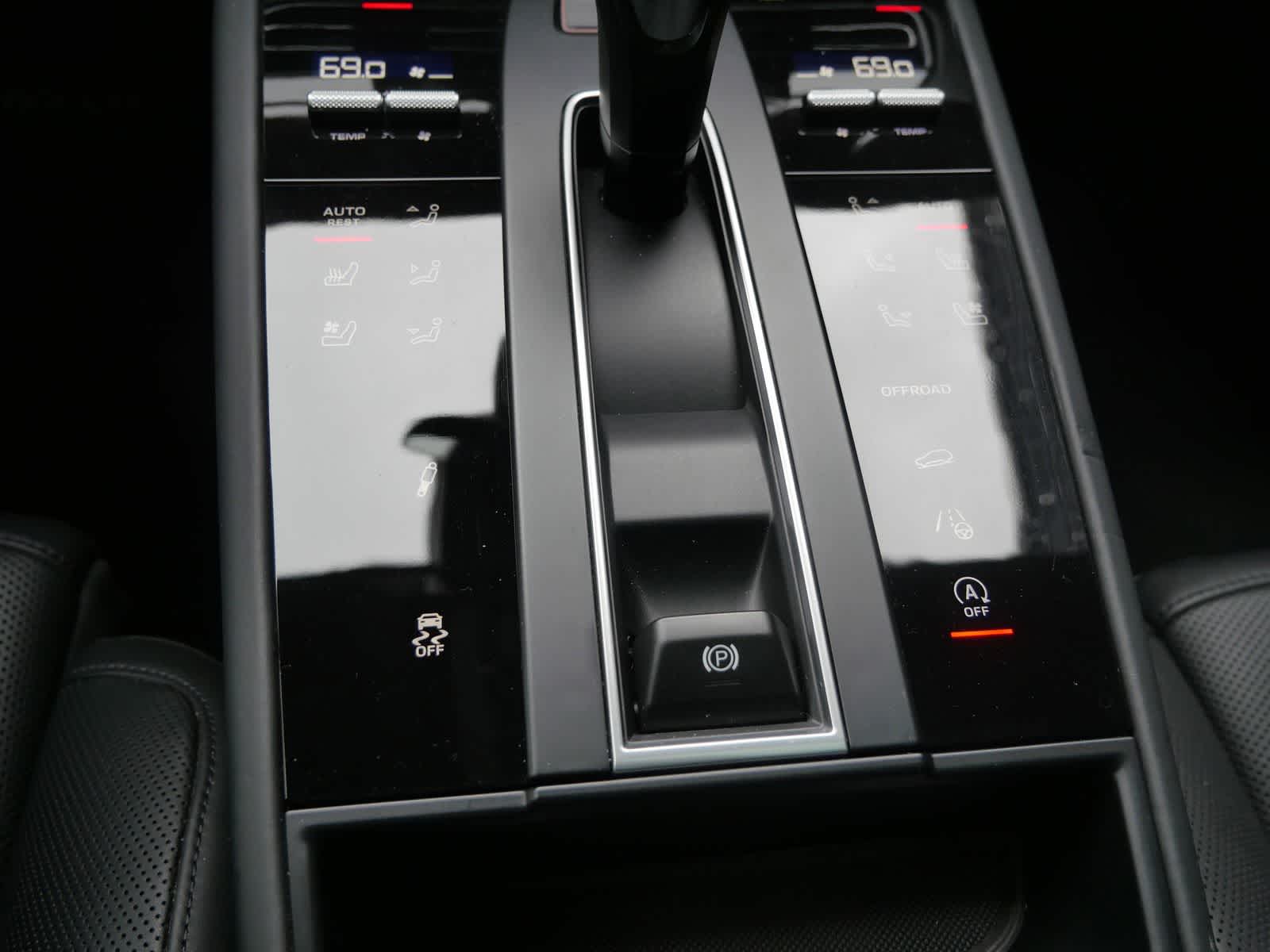 Thumbnail: 2023 Porsche Macan - 17