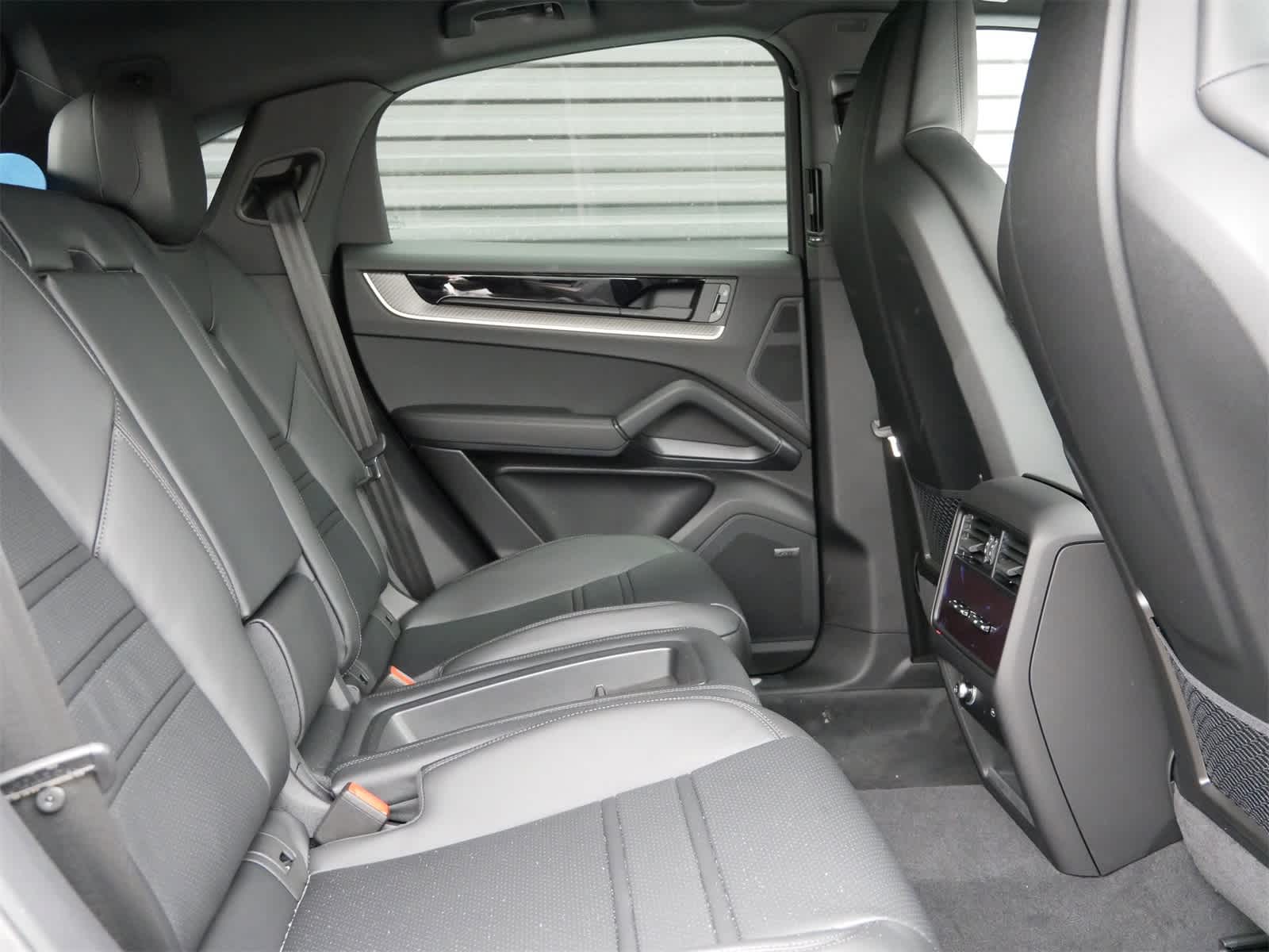 Thumbnail: 2026 Porsche Cayenne - 28