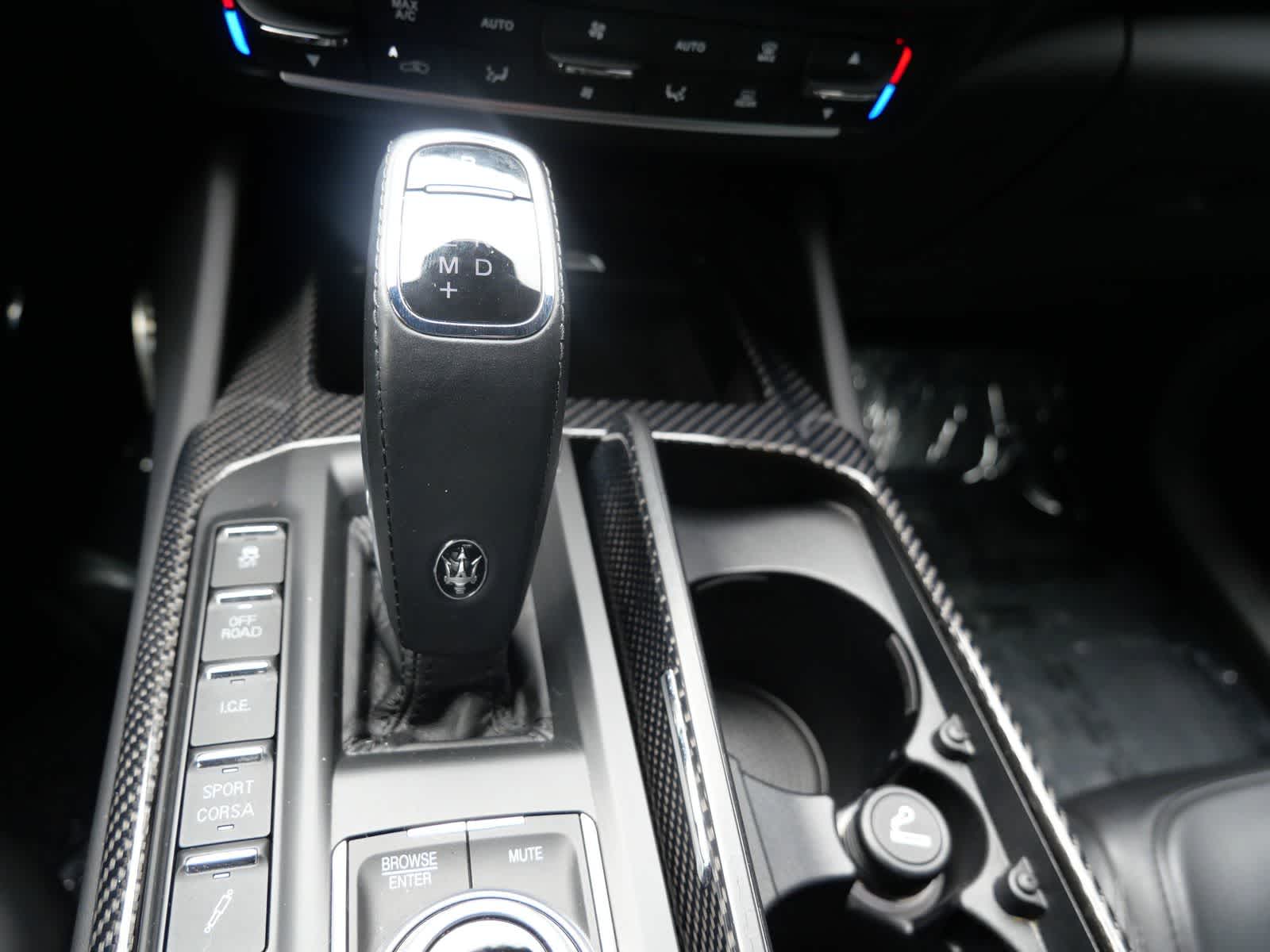 Thumbnail: 2022 Maserati Levante - 15