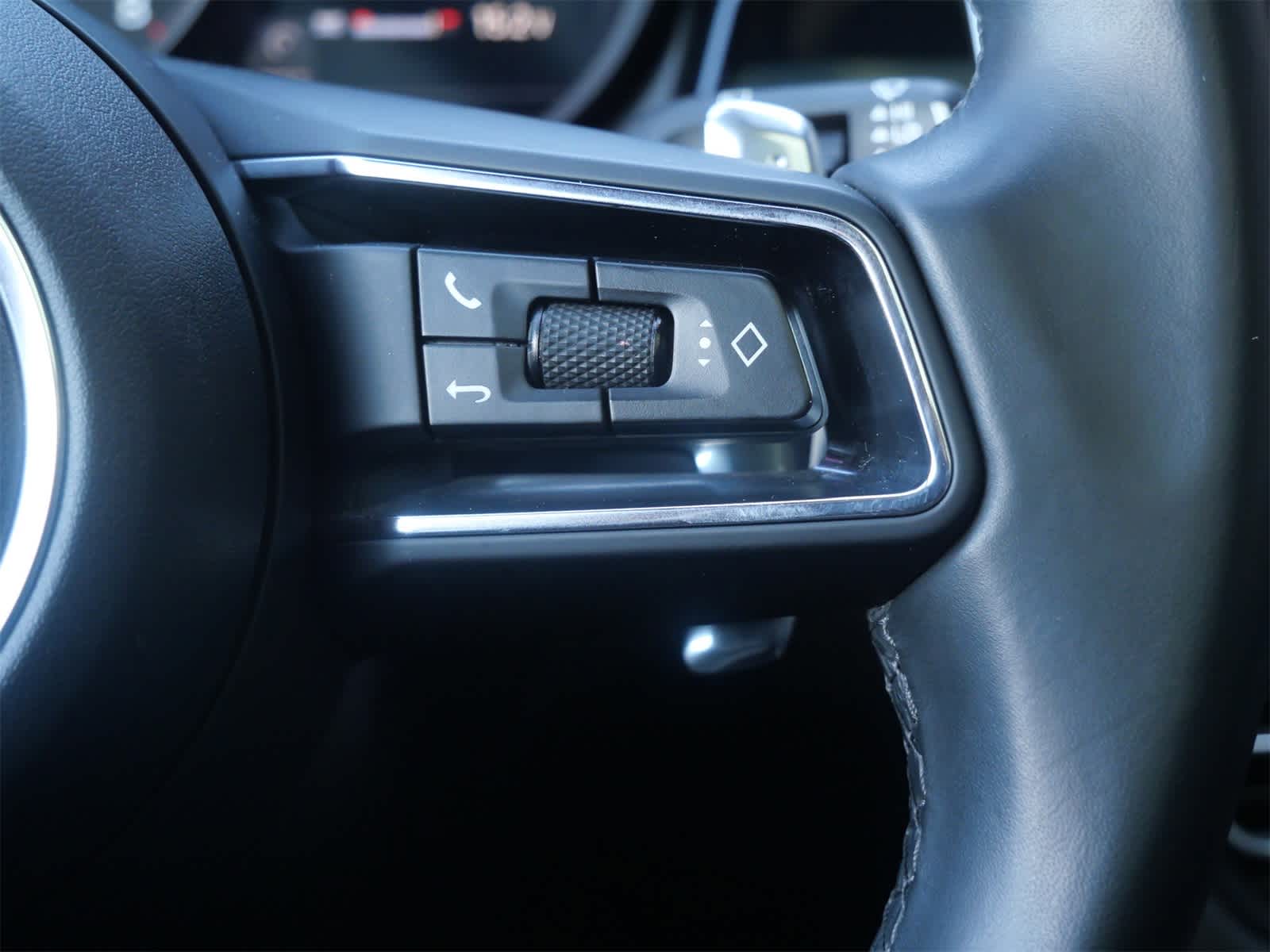 Thumbnail: 2023 Porsche Macan - 20