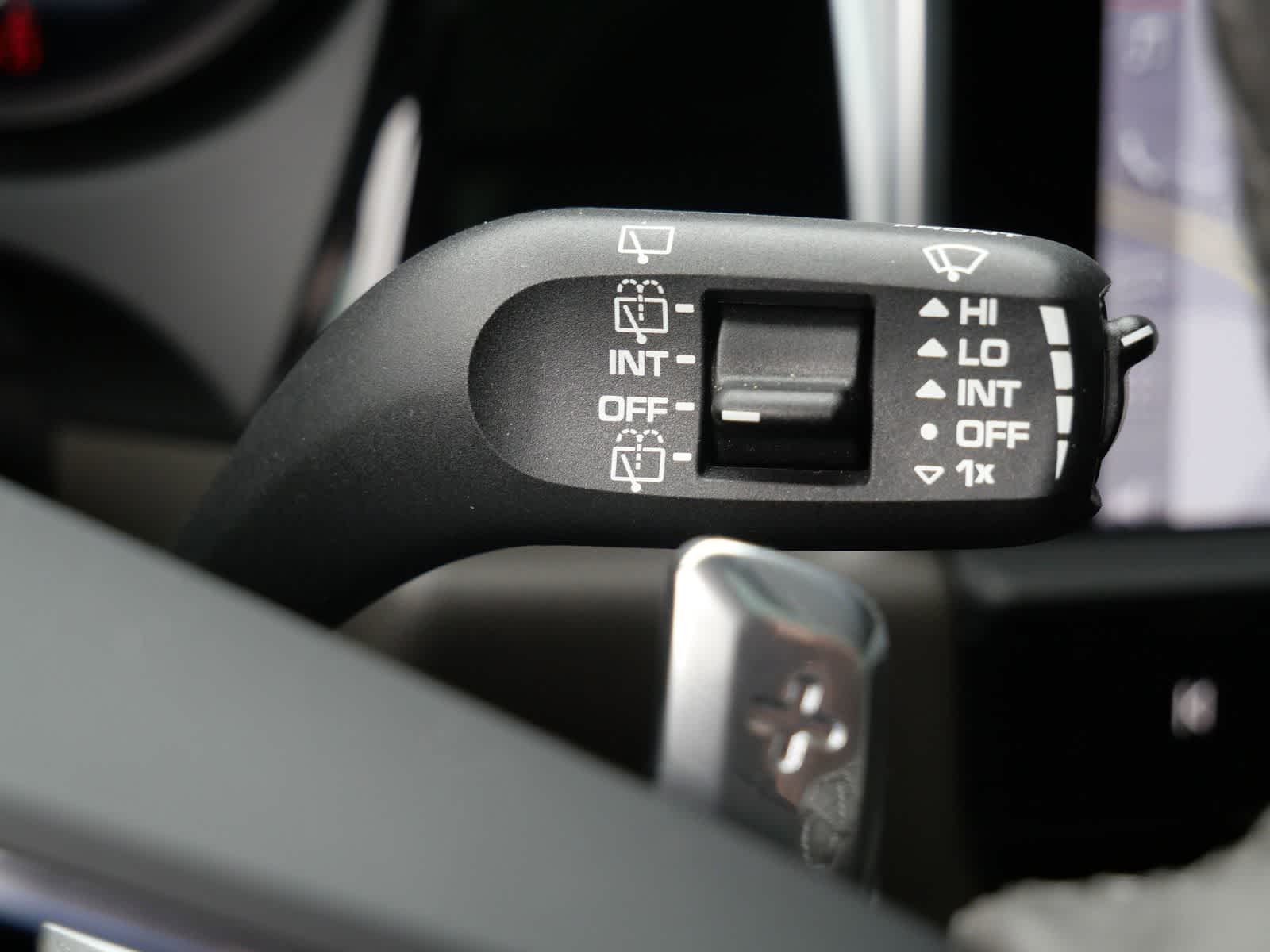 Thumbnail: 2025 Porsche Macan - 18