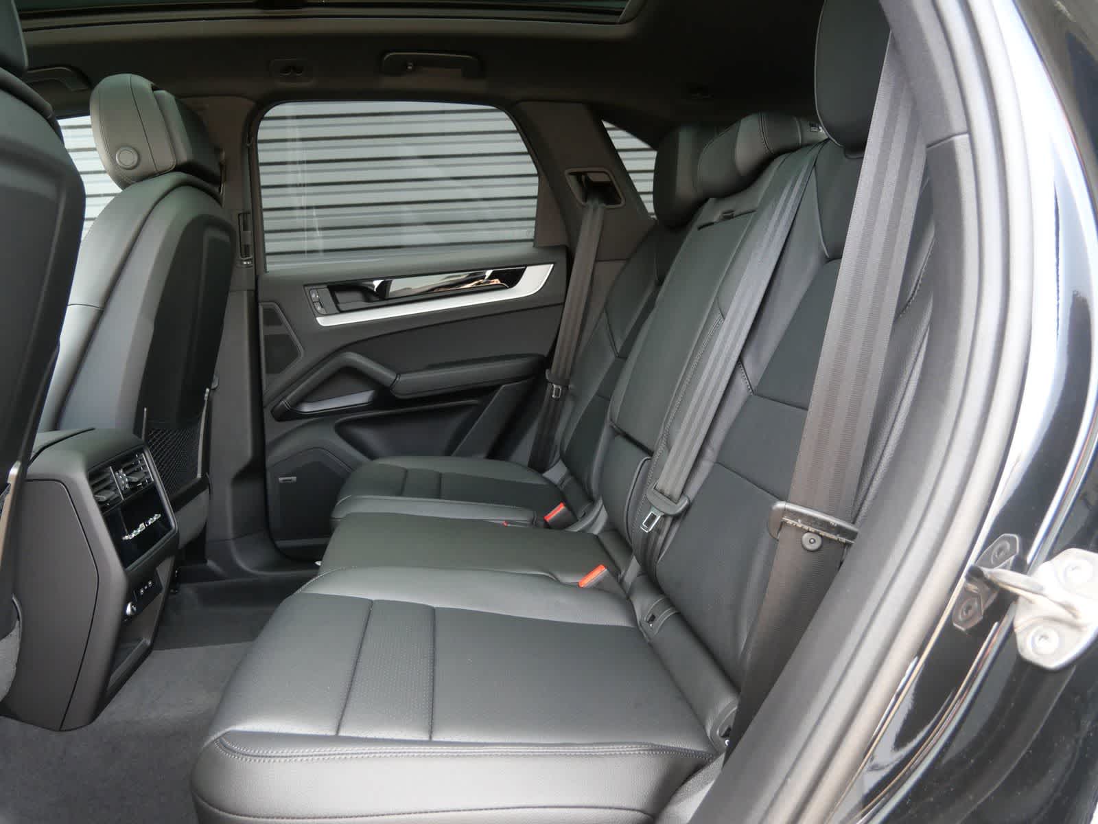 Thumbnail: 2026 Porsche Cayenne - 11