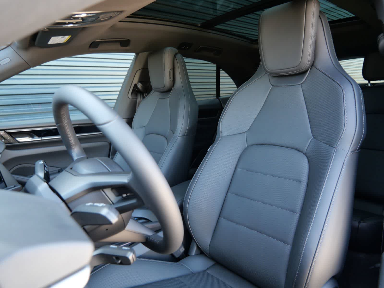 Thumbnail: 2026 Porsche Macan - 5