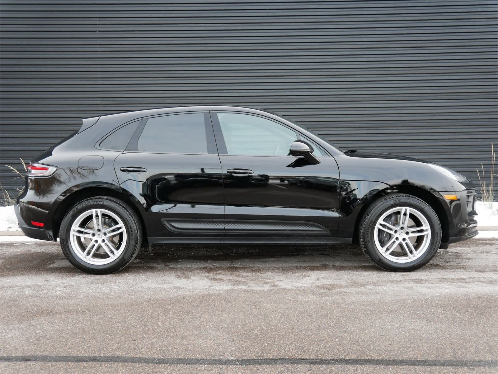 Thumbnail: 2025 Porsche Macan - 24