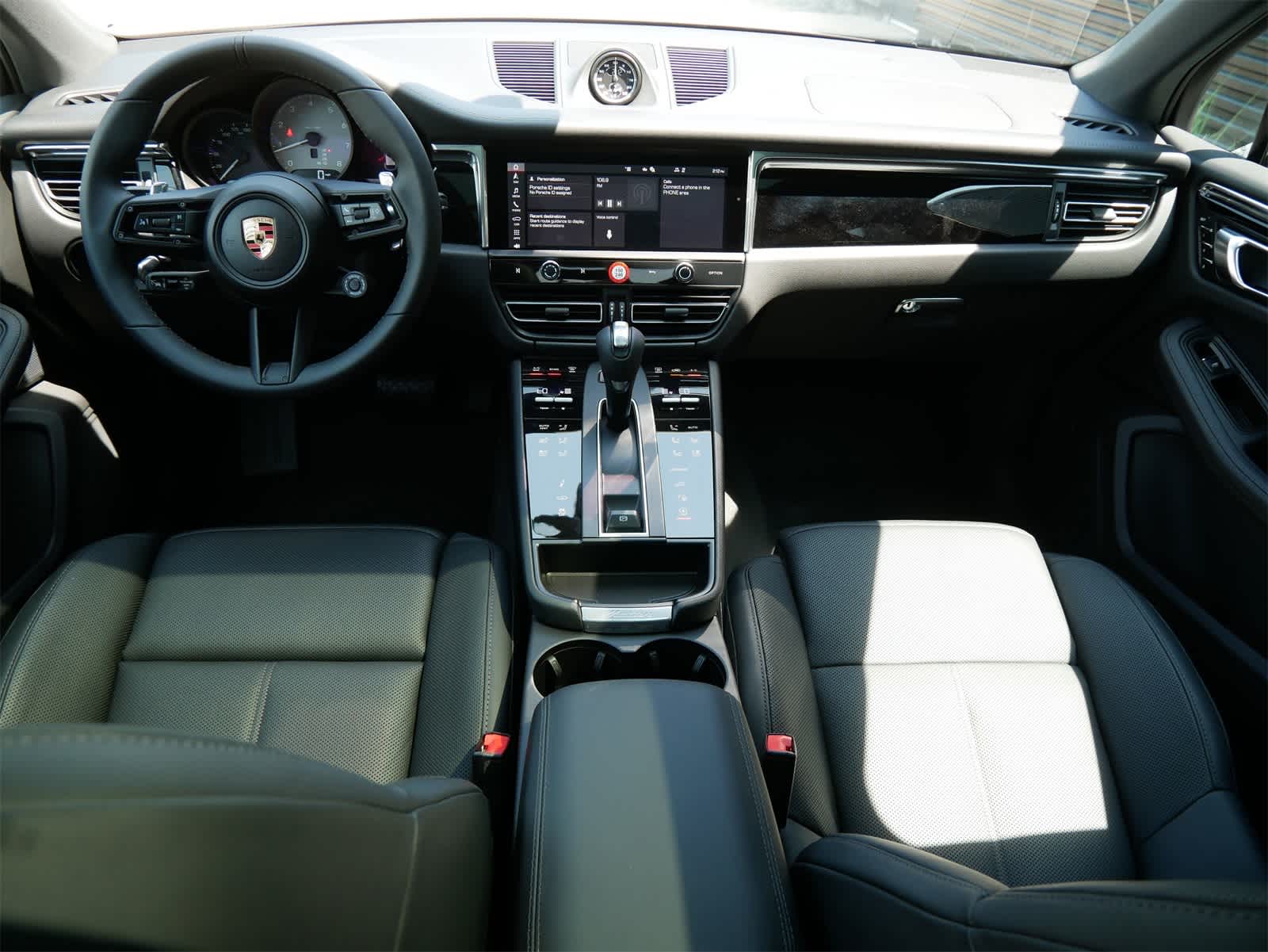 Thumbnail: 2025 Porsche Macan - 8