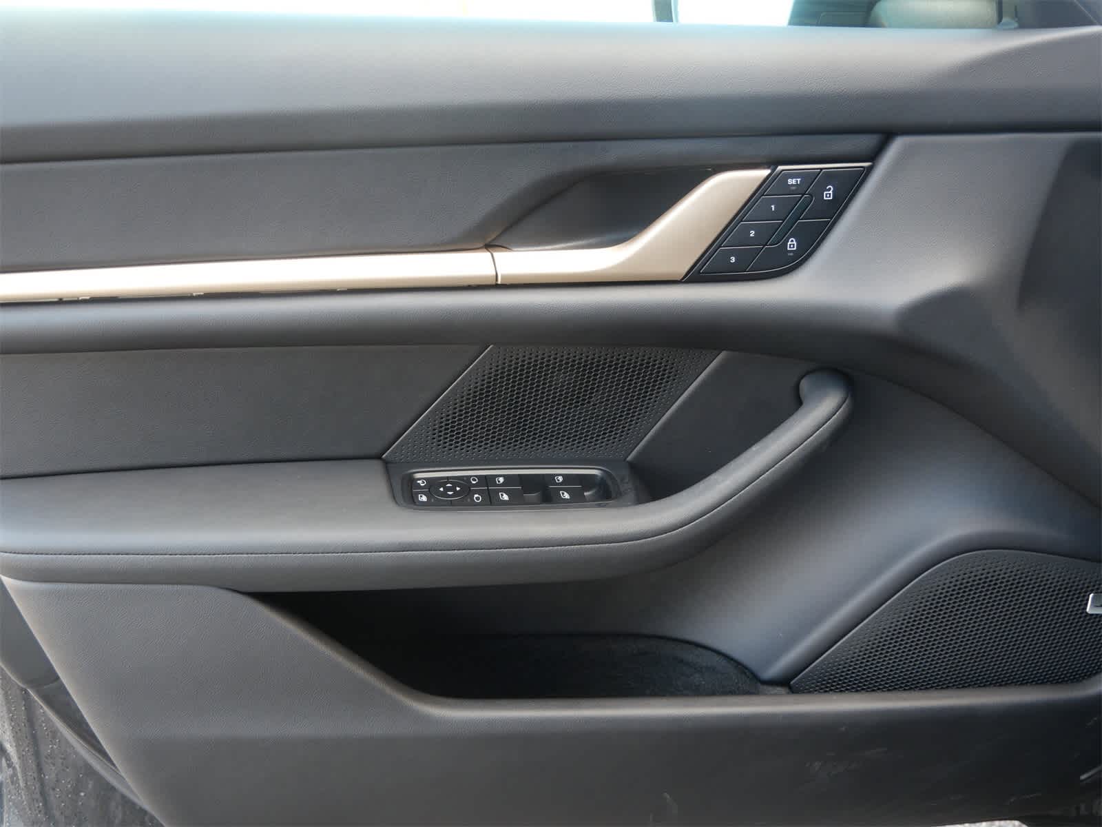 Thumbnail: 2025 Porsche Taycan - 9