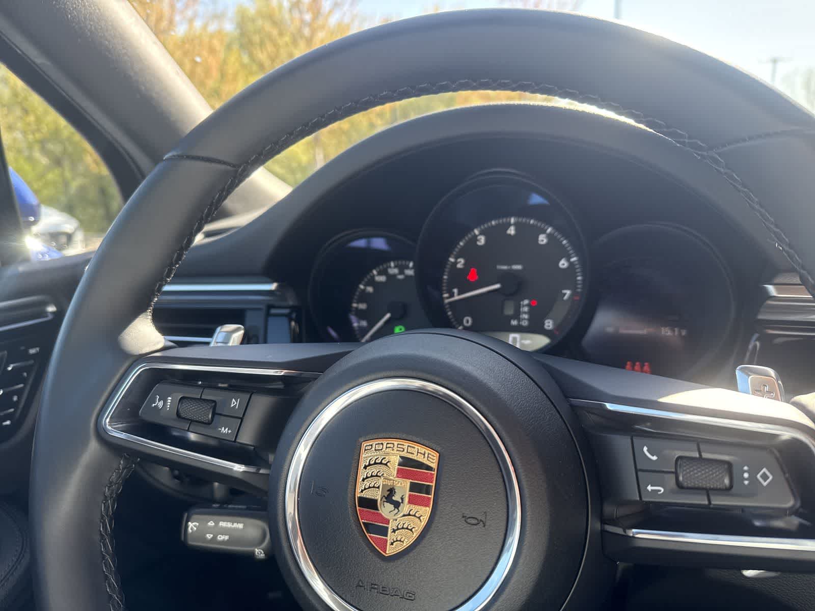 Thumbnail: 2022 Porsche Macan - 37