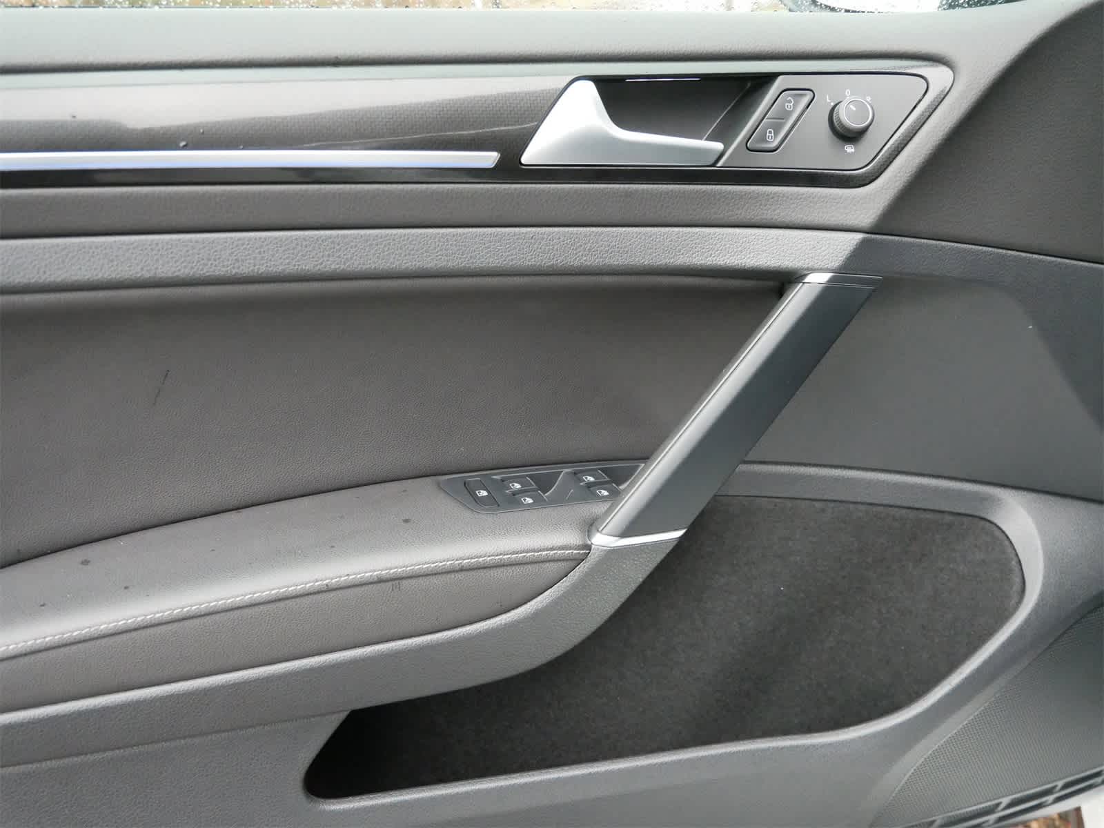 Thumbnail: 2019 Volkswagen Golf - 9