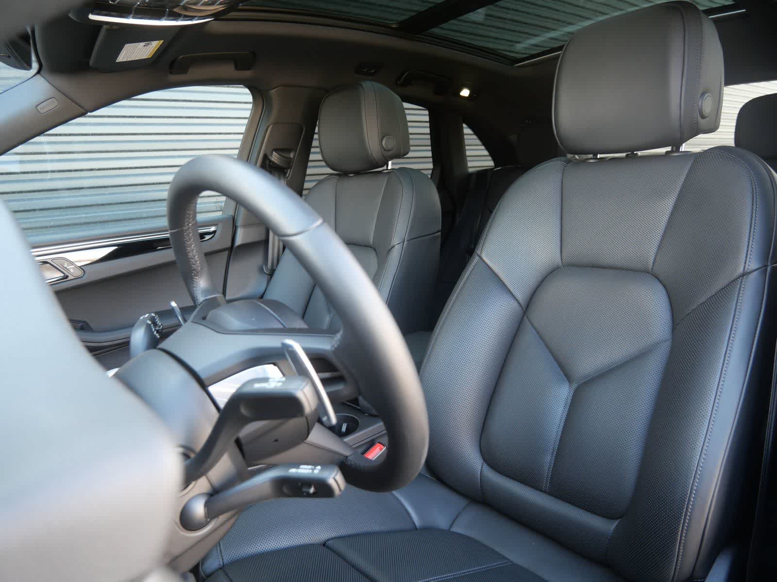 Thumbnail: 2025 Porsche Macan - 5