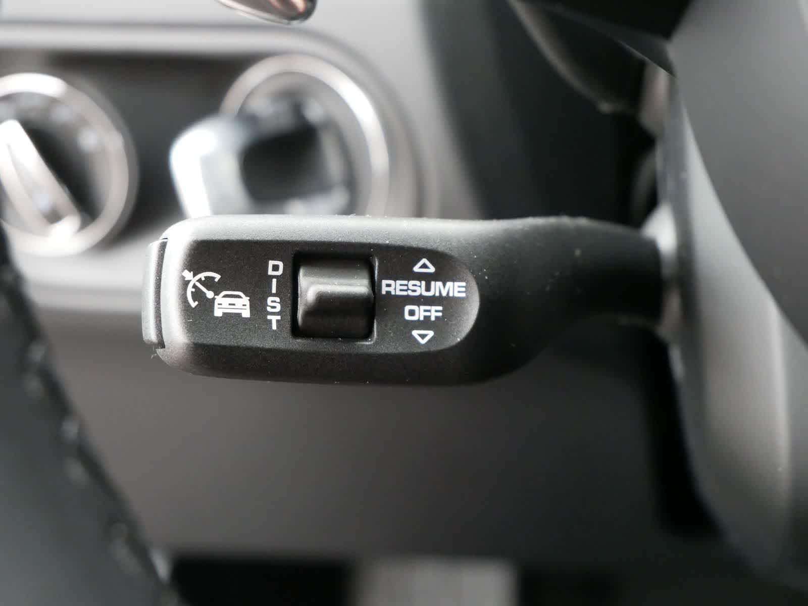 Thumbnail: 2025 Porsche Macan - 16