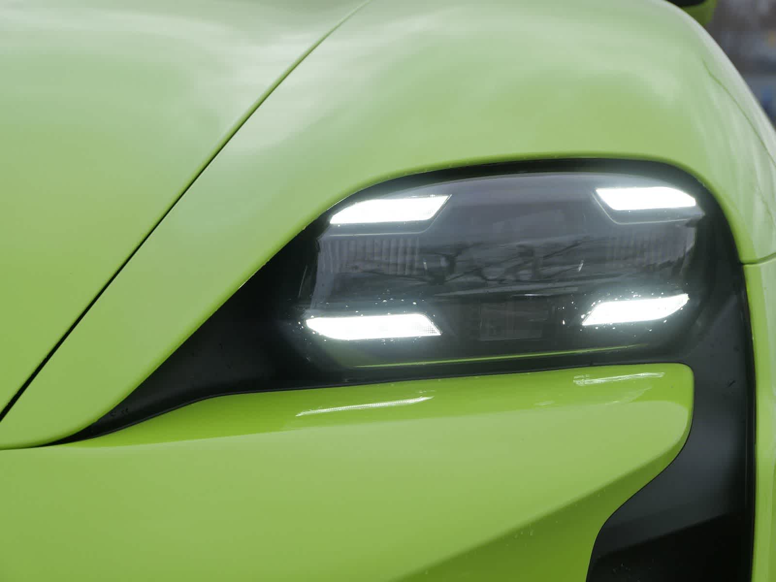 Thumbnail: 2022 Porsche Taycan - 6