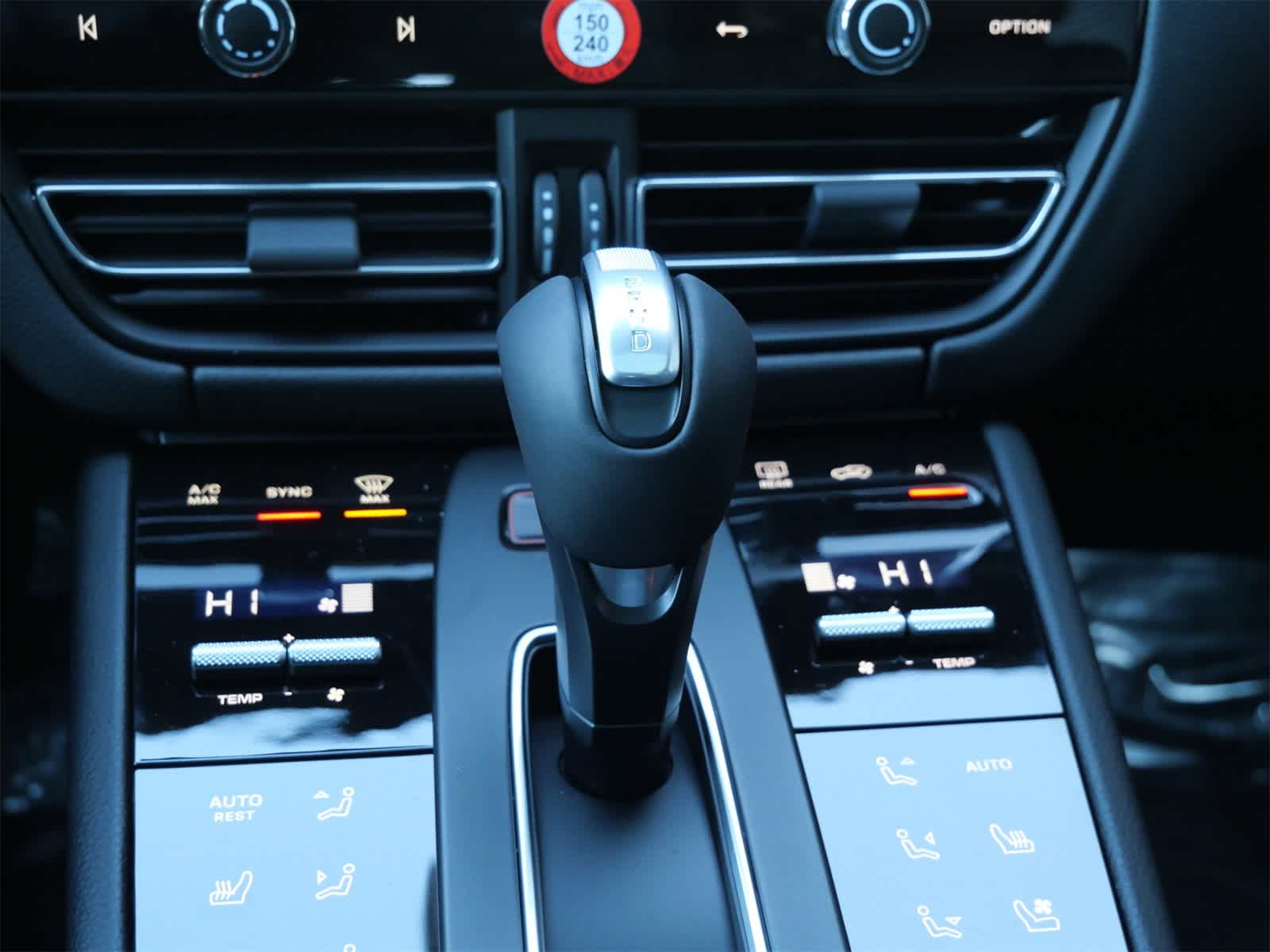 Thumbnail: 2026 Porsche Macan - 22