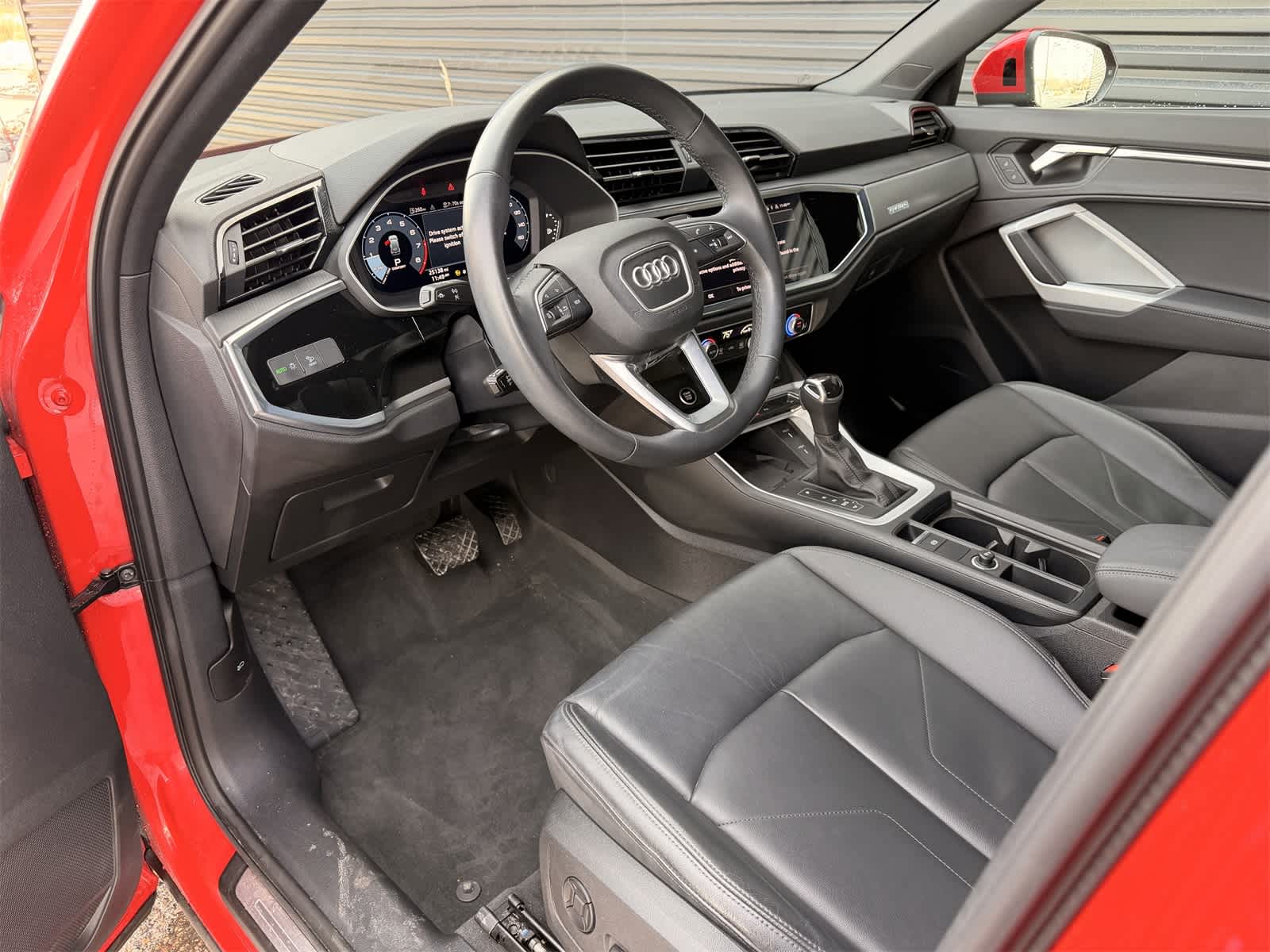 Thumbnail: 2023 Audi Q3 - 4