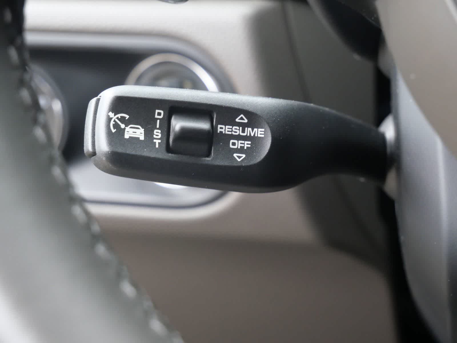 Thumbnail: 2025 Porsche Macan - 16