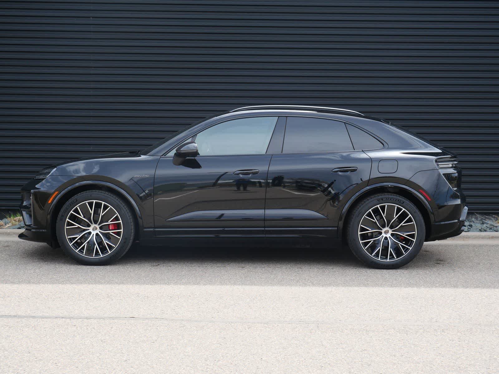Thumbnail: 2025 Porsche Macan - 2