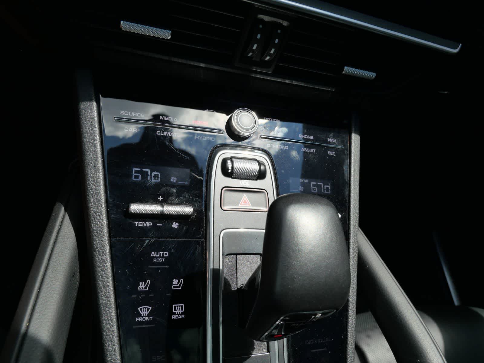 Thumbnail: 2020 Porsche Cayenne - 18