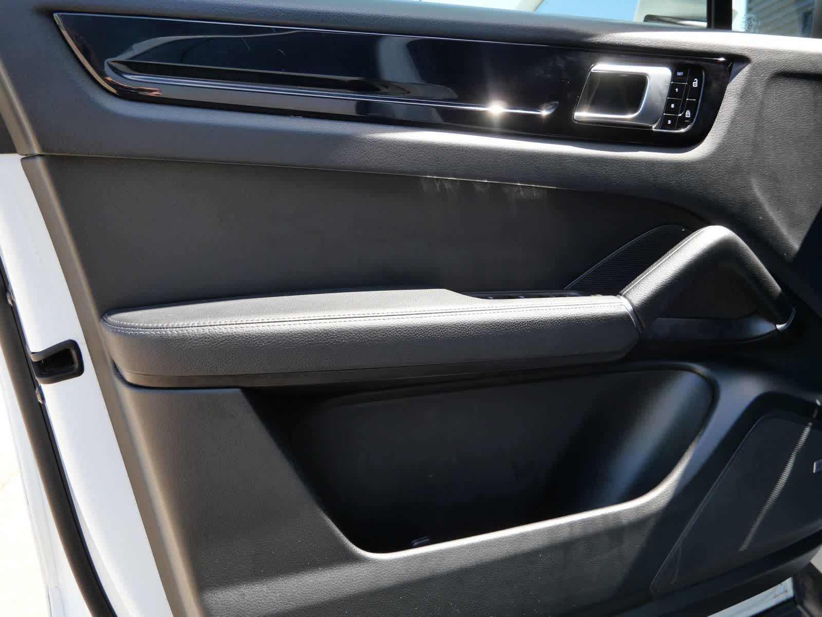 Thumbnail: 2021 Porsche Cayenne - 8