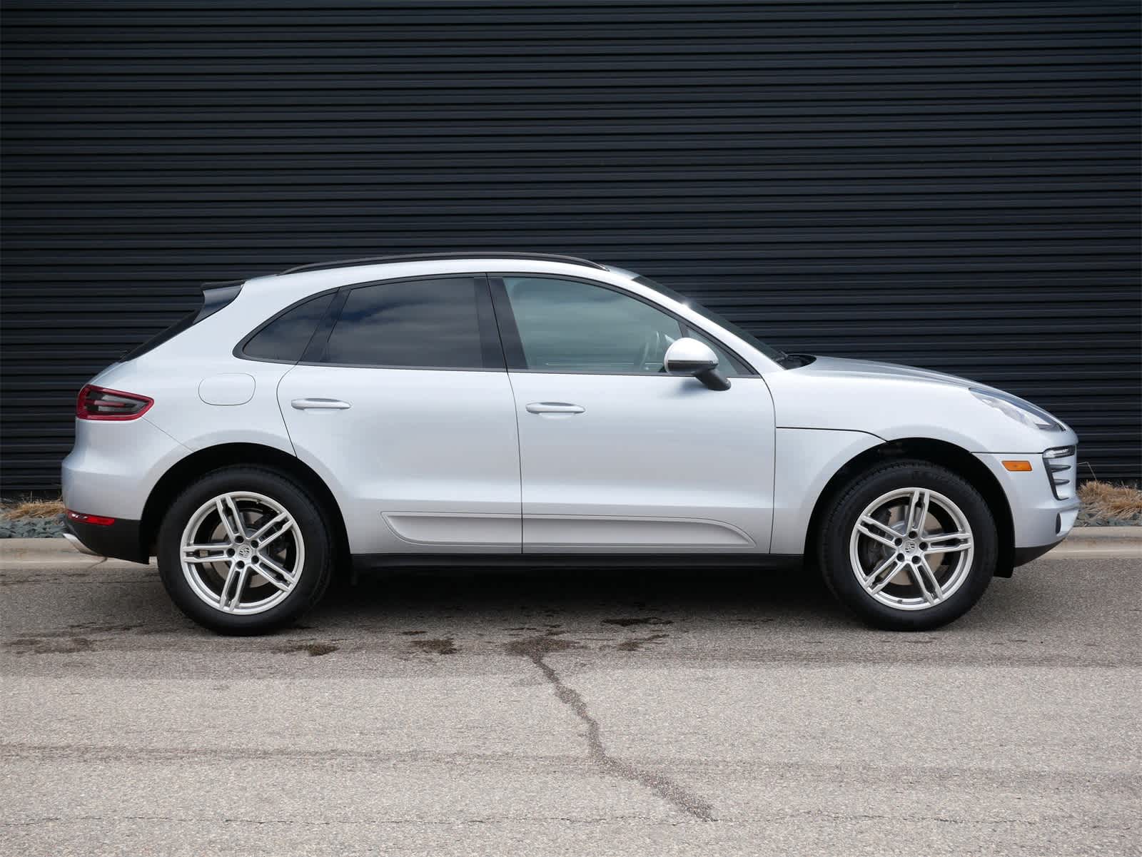 Thumbnail: 2018 Porsche Macan - 26