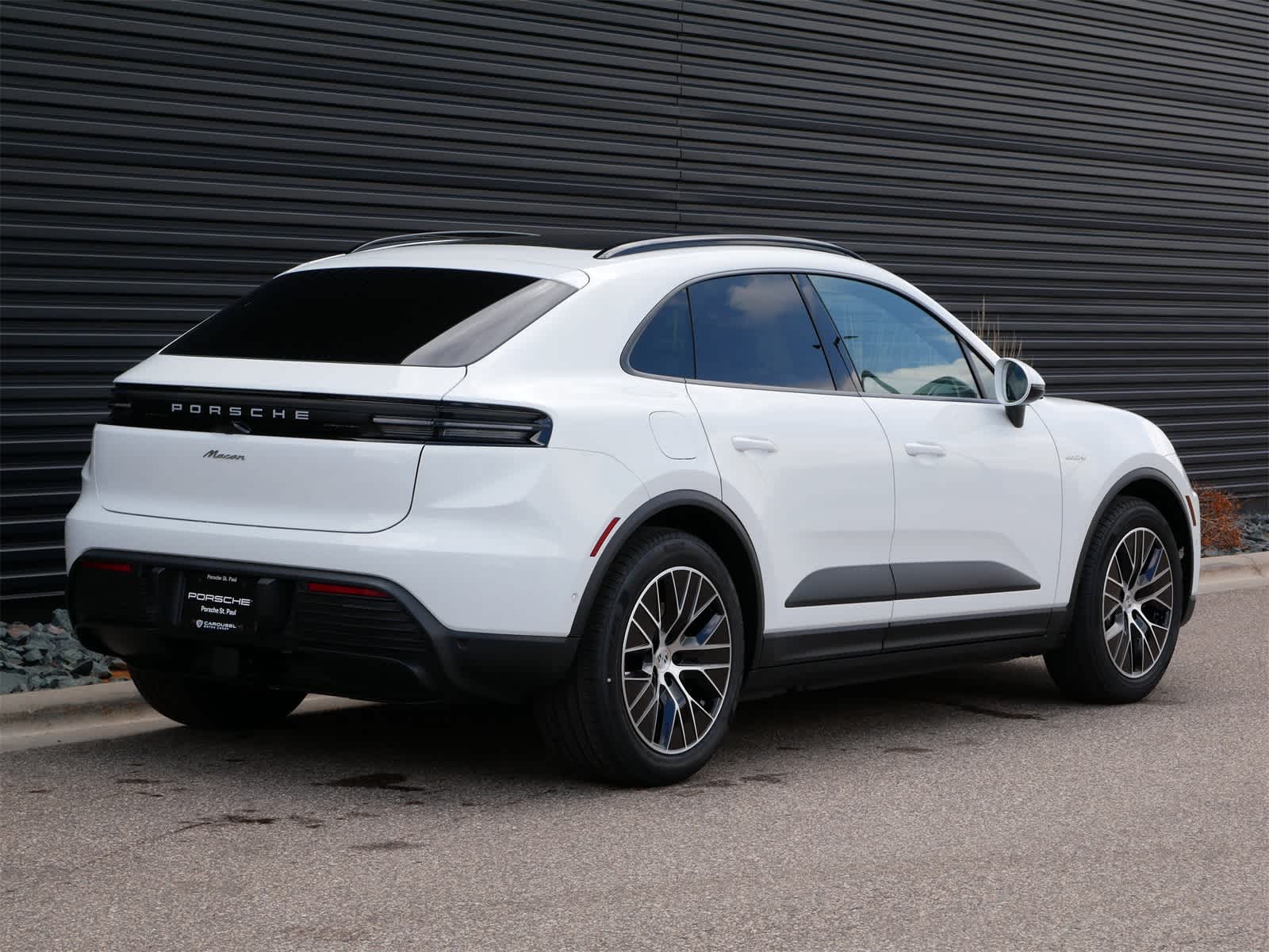 Thumbnail: 2025 Porsche Macan - 24