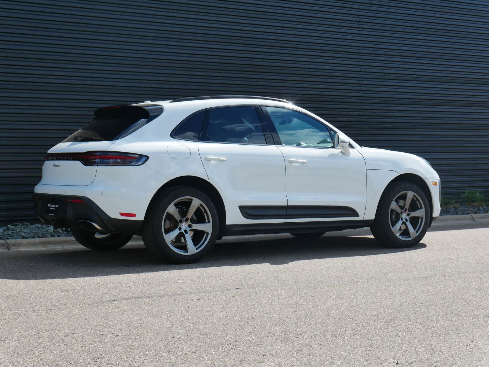 Thumbnail: 2025 Porsche Macan - 24